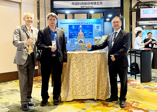 泰國T-NET Co.公司創辦人兼執行長Komain Pibulyarojana博士，參訪阿證科技攤位