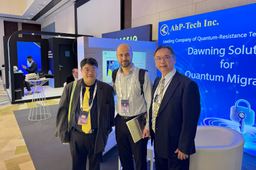 Dr. David David, Quantum Chemist-Software Engineer at Capgemini, visits AhP-Tech's Booth.