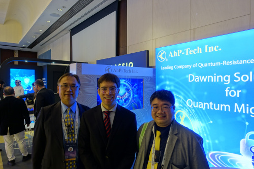 Jeremy Woo, Senior Technical Advisor at D-Wave Systems, visits AhP-Tech's Booth.